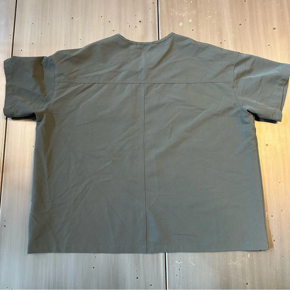 Figs Bello Bonsai Green Cargo Scrub Top women’s size Large - Picture 3 of 4